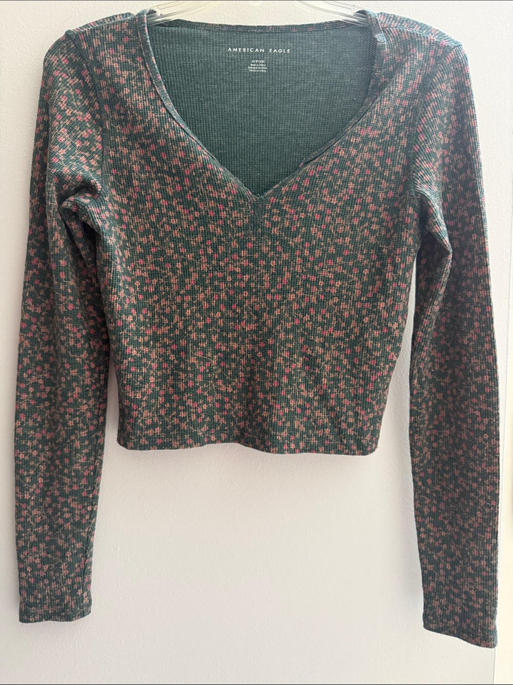 American Eagle Outfitters Green Floral Ribbed V-Neck Long Sleeve Crop Top